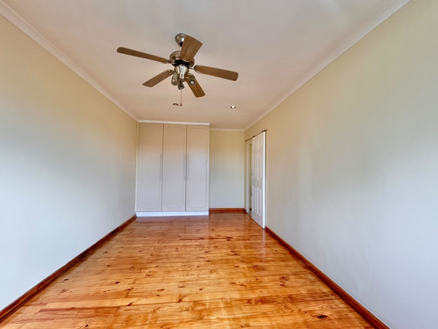 To Let 2 Bedroom Property for Rent in Zeekoevlei Western Cape